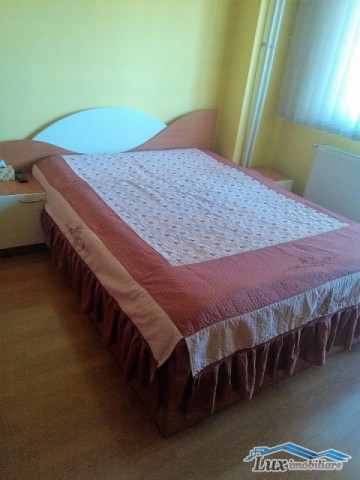 inchiriez-apartament-3-camere-zona-sri-300-e-4