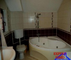 inchiriez-apartament-3-camere-la-casa-zona-ultracentrala-3