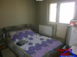 vand-apartament-5-camere-decomandat-zona-turnisor-2