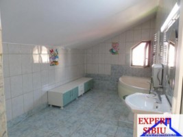 inchiriez-apartament-3-camere-la-casa-zona-ultracentrala-6