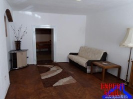 vand-apartament-2-camere-la-casa-zona-orasul-de-jos-1