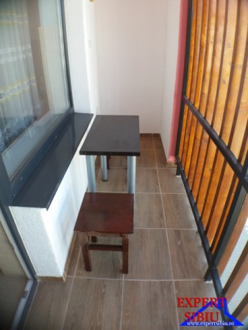 inchiriez-apartament-2-camere-renovat-zona-calea-cisnadiei-6