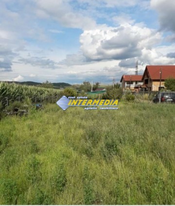 teren-intravilan-de-vanzare-in-suprafata-de-700mp-0