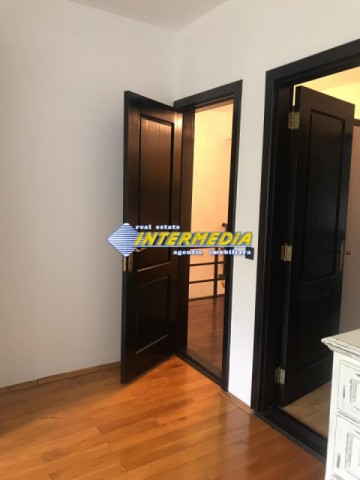 vila-dpe-de-inchiriat-in-alba-iulia-zona-cetate-350-mp-si-teren-600-mp-46
