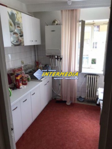 apartament-2-camere-de-vanzare-in-cetate-zona-bulevard-etaj-3-1