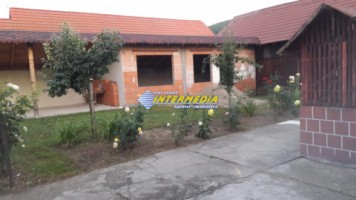 casa-de-vanzare-cu-1360-mp-teren-in-sard