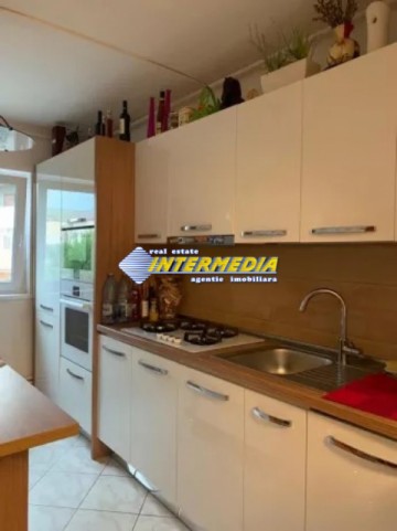 apartament-3-camere-decomandat-de-vanzare-in-alba-iulia-zona-ampoi-2
