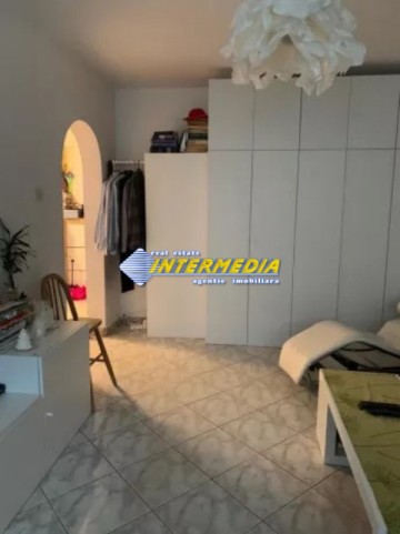 apartament-3-camere-decomandat-de-vanzare-in-alba-iulia-zona-ampoi-2-4