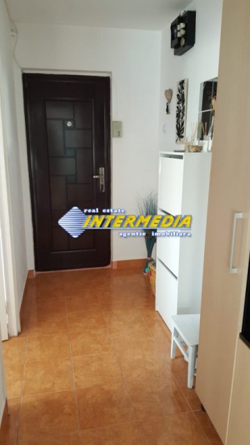 apartament-2-camere-nemobilat-de-inchiriat-in-cetate-zona-piata-3