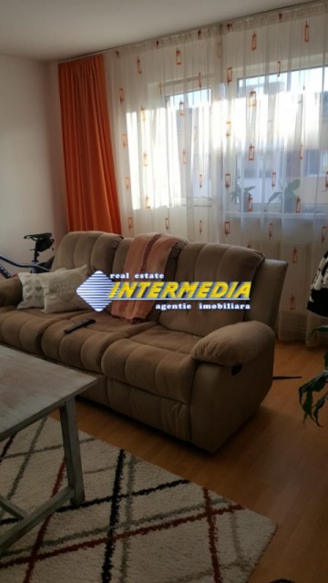 apartament-2-camere-nemobilat-de-inchiriat-in-cetate-zona-piata-1