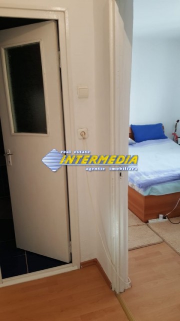 apartament-2-camere-nemobilat-de-inchiriat-in-cetate-zona-piata