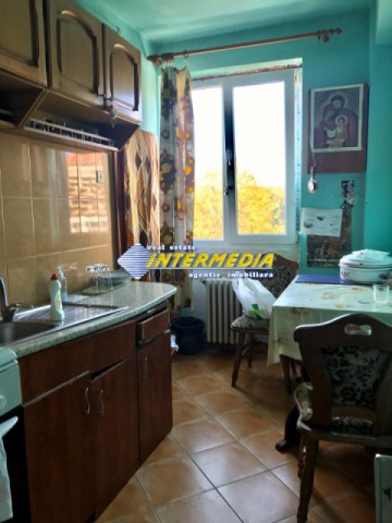 2-camere-de-vanzare-in-centru-pozitie-foarte-buna-2