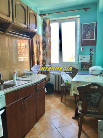 2-camere-de-vanzare-in-centru-pozitie-foarte-buna-6