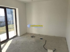 casa-tip-duplex-12-de-vanzare-pm-in-alba-iulia-zona-centru-cu-230mp-teren-imprejmuit-si-racordata-la-utilitati-5
