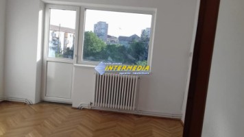 apartament-3-camere-decomandat-de-vanzare-cetate-closca-2