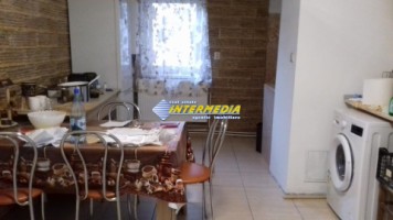 apartament-3-camere-decomandat-de-vanzare-cetate-3
