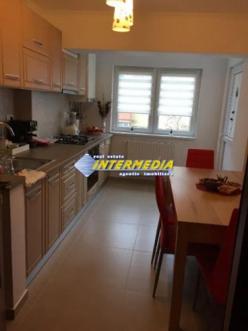 apartament-3-camere-decomandat-de-vanzare-ampoi-3