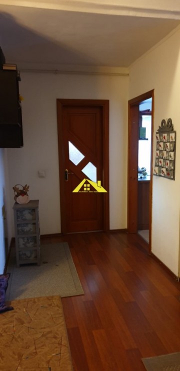 apartament-4-camere-cu-scara-interioara-si-garaj-in-centru-2