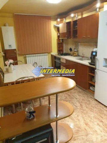 4-camere-decomandat-de-vanzare-alba-iulia-mobilat-cartier-cetate-1