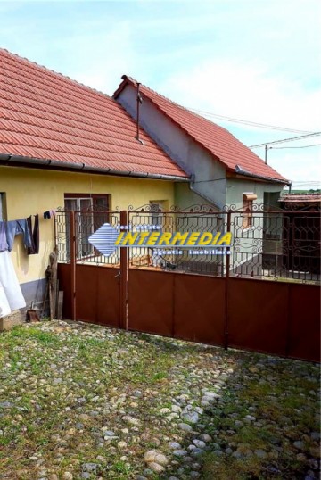 casa-cu-3-camere-si-anexe-si-1667mp-in-rahau-7