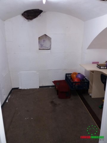 spatiu-pentru-bar-sau-mic-club-de-inchiriat-in-sibiu-zona-terezian-5