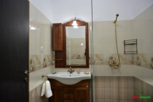 apartament-impartit-in-2-garsoniere-de-vanzare-in-sibiu-ultracentral-3