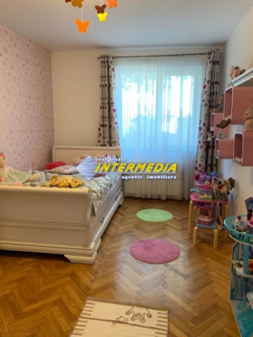 apartament-cu-4-camere-si-garaj-de-inchiriat-in-caroline-2