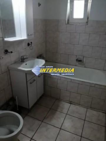3-camere-decomandat-in-cartierul-ampoi-3-de-vanzare-1