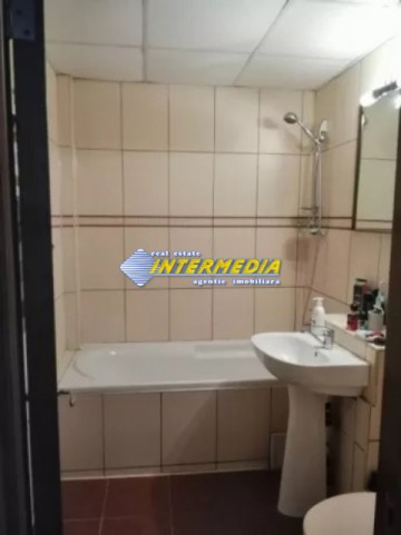 apartament-4-camere-decomandat-de-vanzare-in-cetate-3