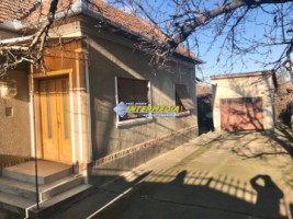 casa-de-vanzare-in-alba-iulia-cu-teren-de-1120-mp-2