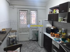 4-camere-de-vanzare-in-cartierul-cetate-bloc-proprietate-1