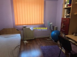 4-camere-de-vanzare-in-cartierul-cetate-bloc-proprietate-2