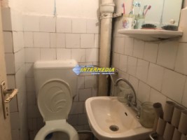 4-camere-de-vanzare-in-cartierul-cetate-bloc-proprietate-5