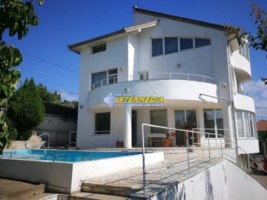 casa-in-cartierul-cetate-de-vanzare-finisata-cu-piscina