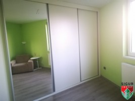 apartament-3-camere-cu-gradina-geam-la-baie-mobilat-modern-7