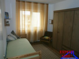 inchiriez-apartament-4-camere-decomandat-zona-valea-aurie-3