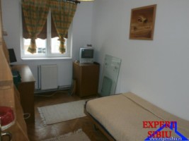 inchiriez-apartament-4-camere-decomandat-zona-valea-aurie-5