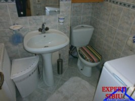 inchiriez-apartament-4-camere-decomandat-zona-valea-aurie-7