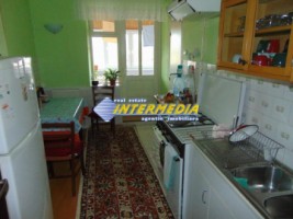 apartament-cu-4-camere-decomandat-de-vanzare-ampoi-3-4