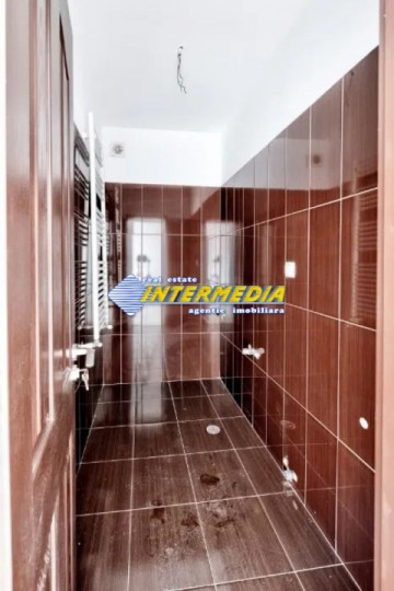 apartament-nou-4-camere-2-bai-2-balcoane-mari-scara-interioara-cetate-finisat-modern-si-loc-parcare-5
