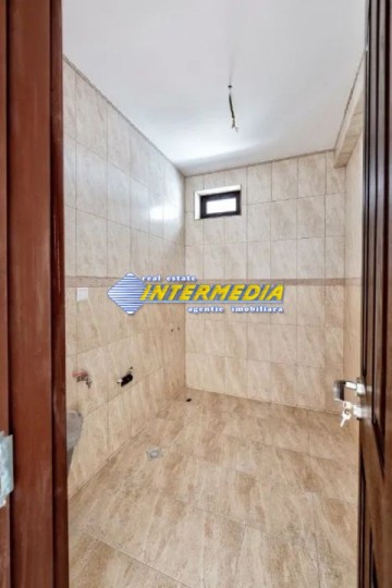 apartament-nou-4-camere-2-bai-2-balcoane-mari-scara-interioara-cetate-finisat-modern-si-loc-parcare-6