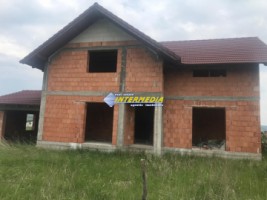 casa-de-vanzare-in-rosu-in-alba-iulia-teren-450-mp-1