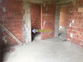 casa-de-vanzare-in-rosu-in-alba-iulia-teren-450-mp-4