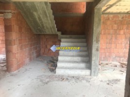 casa-de-vanzare-in-rosu-in-alba-iulia-teren-450-mp-7