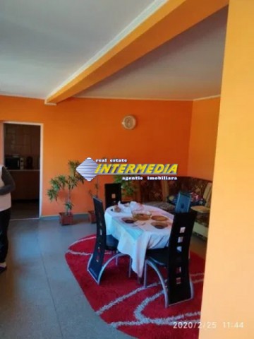 casa-2-corpuri-cladire-in-alba-iulia-zona-centru-1