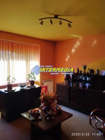 casa-2-corpuri-cladire-in-alba-iulia-zona-centru-2