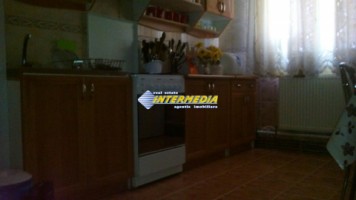 apartament-2-camere-de-vanzare-cetate-zona-mercur-etaj-2-3