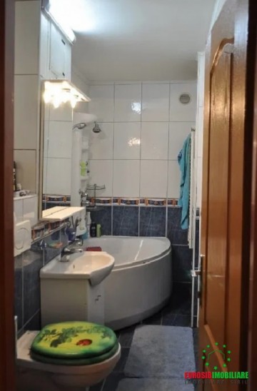 apartament-3-camere-decomandat-zona-vasile-aron-2