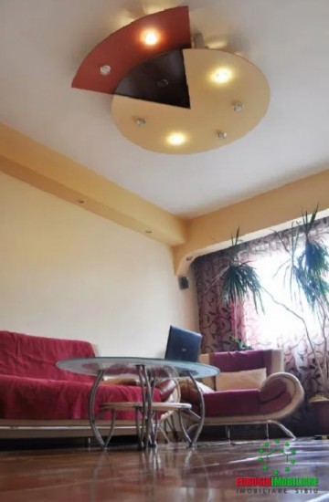 apartament-3-camere-decomandat-zona-vasile-aron-6