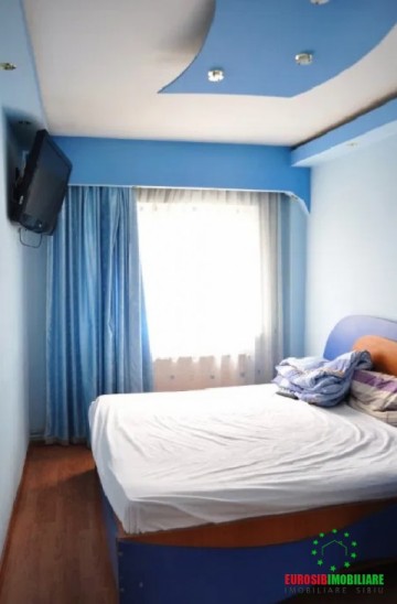 apartament-3-camere-decomandat-zona-vasile-aron-7